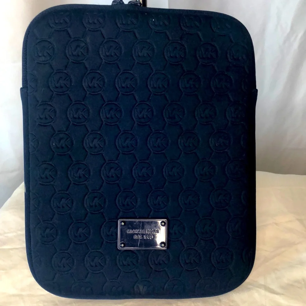 MICHAEL KORS Blue tablet case.